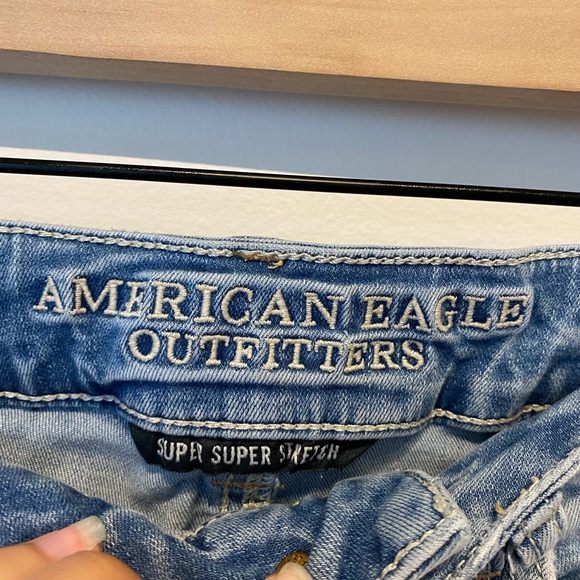 American Eagle Light Denim Midi Shorts Size 4 - Picture 2 of 6